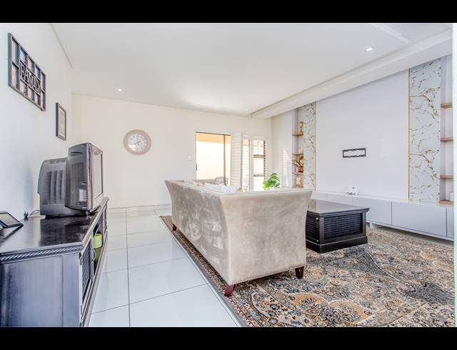 3 BEDROOM HOUSE TO LET IN BROADACRES